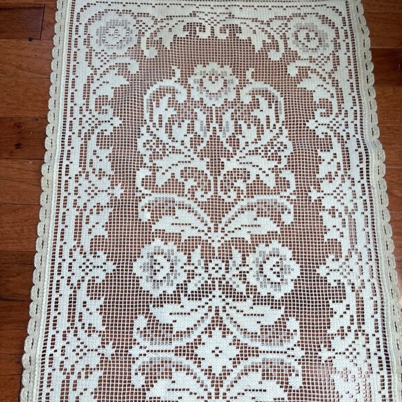 Vintage Handcrafted Crochet Lace Table Runner Floral Pattern 38" x 17" - Picture 3 of 14